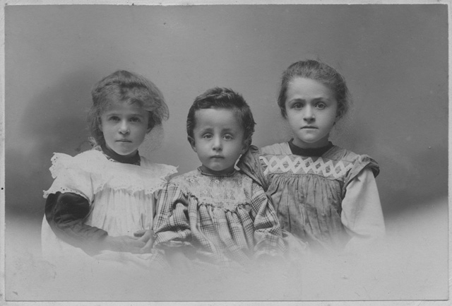 Ritratto di tre bambini