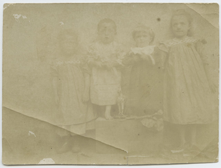 Ritratto di quattro bambini