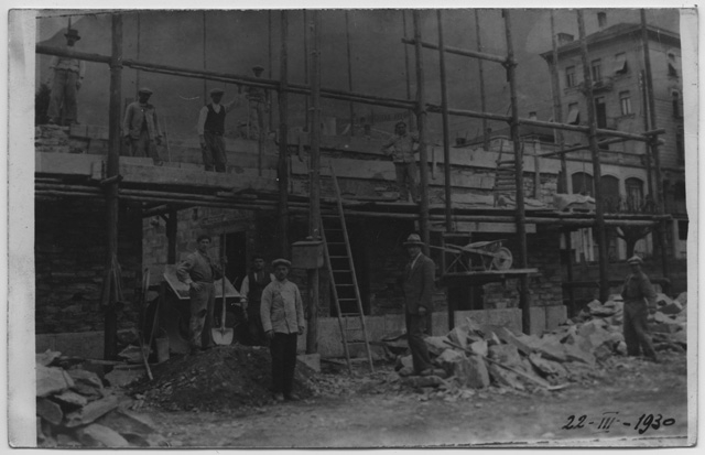 Cartolina della costruzione di un edificio