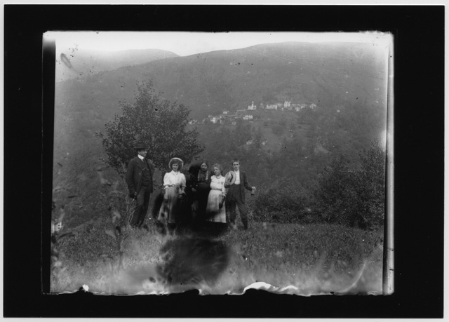 Famiglia Quirici a Certara con sullo sfondo Signôra