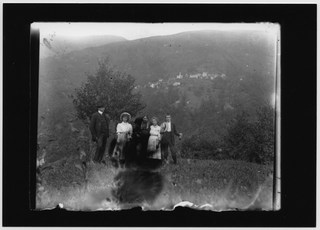 Famiglia Quirici a Certara con sullo sfondo Signôra