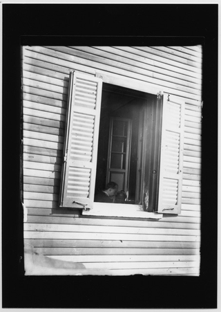 Ritratto di un uomo e una donna all'interno di una casa