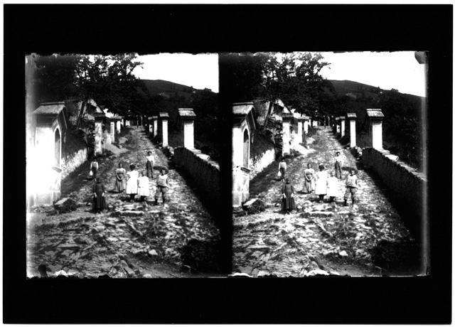 Bambini sulla Via Crucis di Bidogno