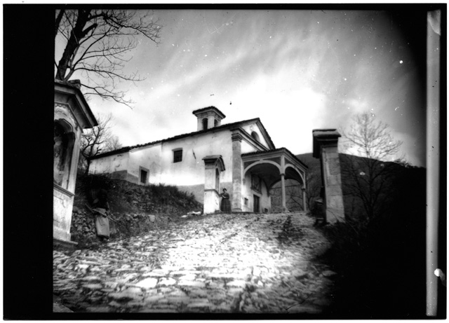 La Via Crucis di Bidogno con l'Oratorio di Santa Maria delle Grazie