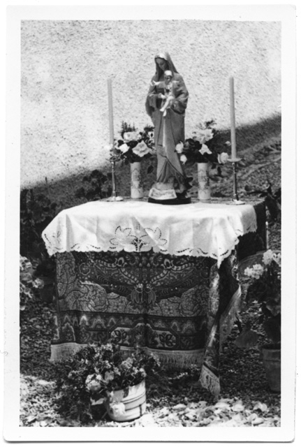 Altare posto sulla via della processione del Corpus Domini