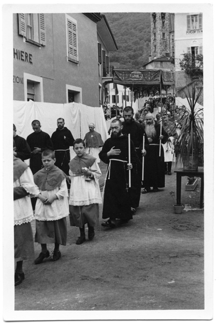 Frati nella processione del Corpus Domini