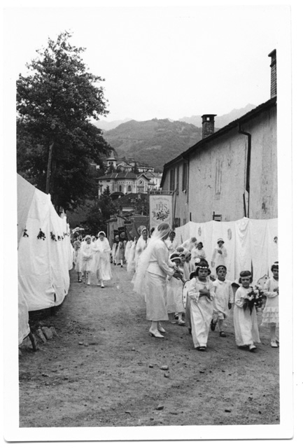 Bambini nella processione del Corpus Domini