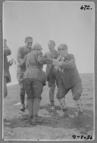 Gruppo di alpinisti sulla cima del monte Bar