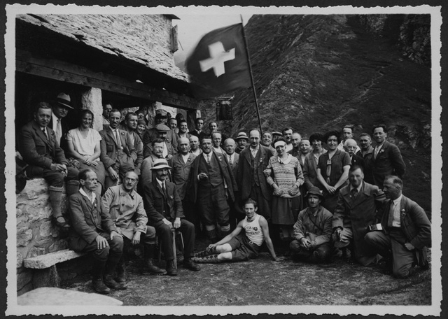 Ritratto di gruppo per l'inaugurazione della capanna Basodino