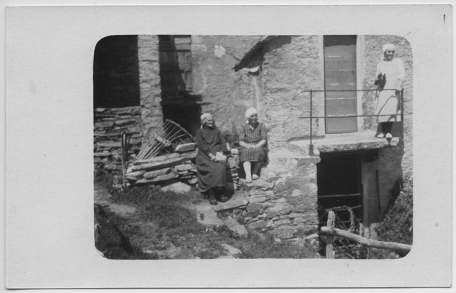 Tre donne sui monti di Rovè, Gola di Lago