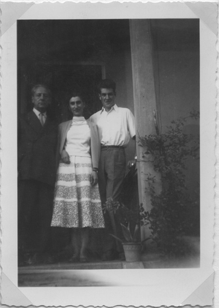 Renato Lucca con dei parenti in Italia