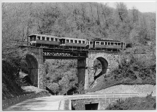 Passaggio del convoglio della Sposina sul ponte della Ganna
