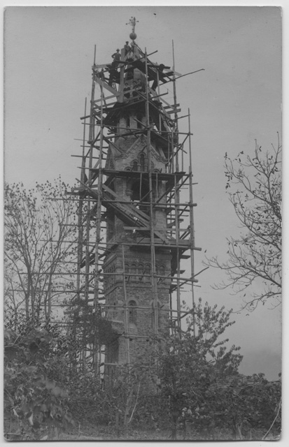 Ponteggi sul campanile della chiesa di Sant'Antonio a Vaglio