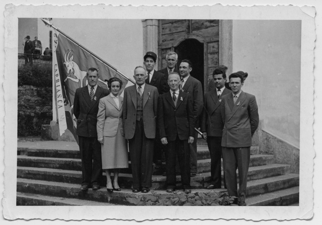 Il municipio di Sala alla benedizione del nuovo gonfalone comunale, sul sagrato