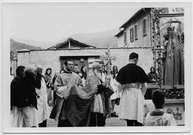 La statua della Madonna del Carmine in piazza a Sala