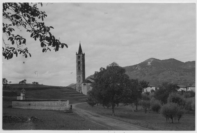 Veduta del cimitero e del paese di Sala Capriasca