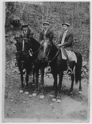 Ritratto di tre uomini a cavallo