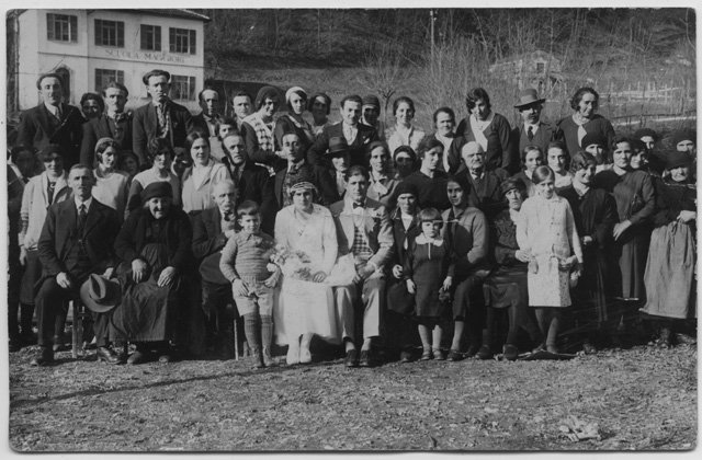 Gruppo in posa per il matrimonio di Ines e Pino Pastore