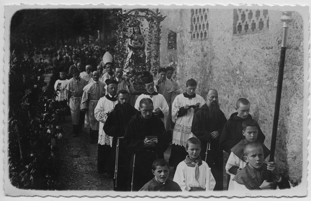 Processione per la festa del Centenario della Medaglia miracolosa