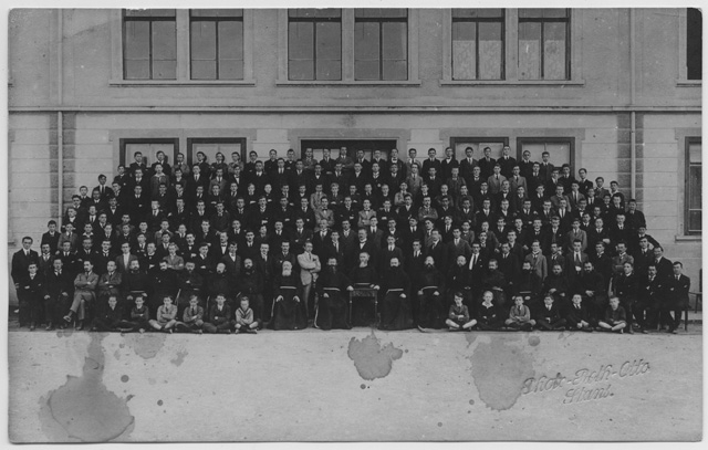 Studenti e docenti del Collegio di Stans in posa