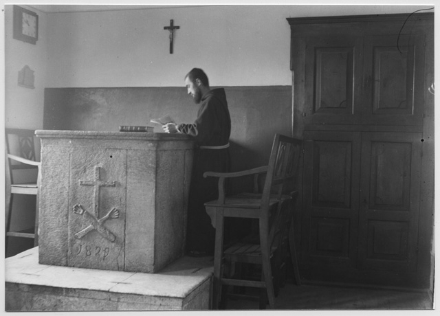 Ritratto di Padre Alessandro Romerio da Locarno mentre legge