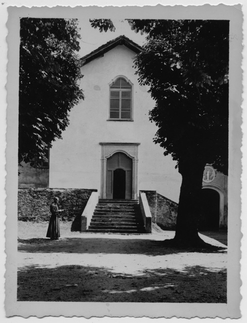 Il piazzale e la chiesa del Convento di Bigorio