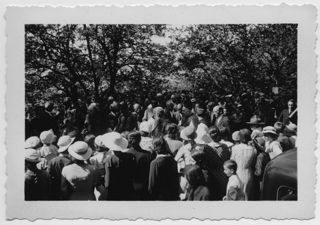 Arrivo di Monsignor Noseda sul piazzale del Convento in occasione della festa per il V Centenario del Convento