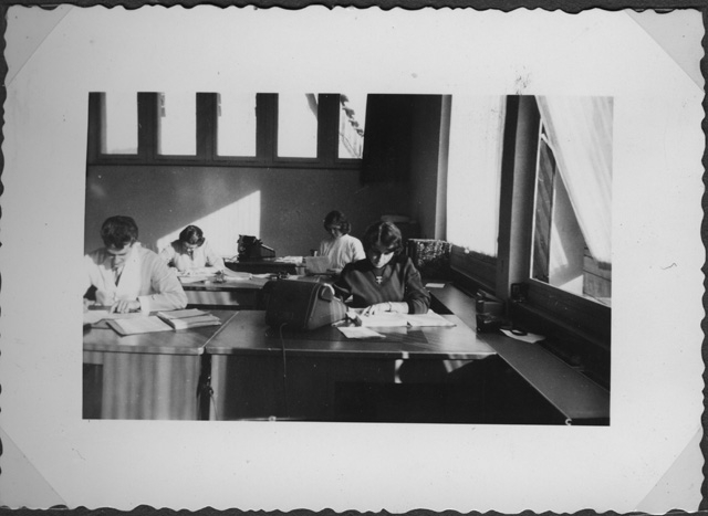 Renato Lucca nell'ufficio di Le Locle della FAR (Fabriques d'assortiments réunies)