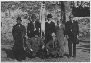 Membri della Mutuo Soccorso capriaschese in posa