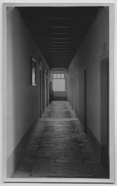 Padre Bernardo Rampini da Faido nel corridoio del Convento di Bigorio