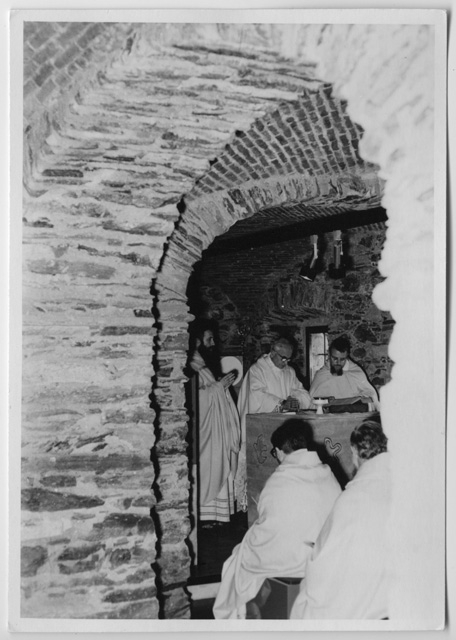 Celebrazione della messa da parte di Mons. Jelmini per la benedizione della Cappella nel Convento di Bigorio