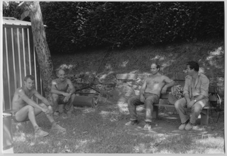 Operai in pausa durante i lavori di restauro del Convento di Bigorio