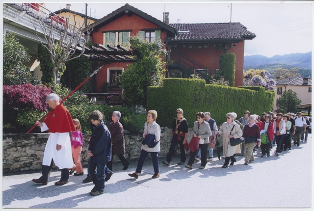 Processione dell'Ascensione in cammino verso il Convento di Bigorio