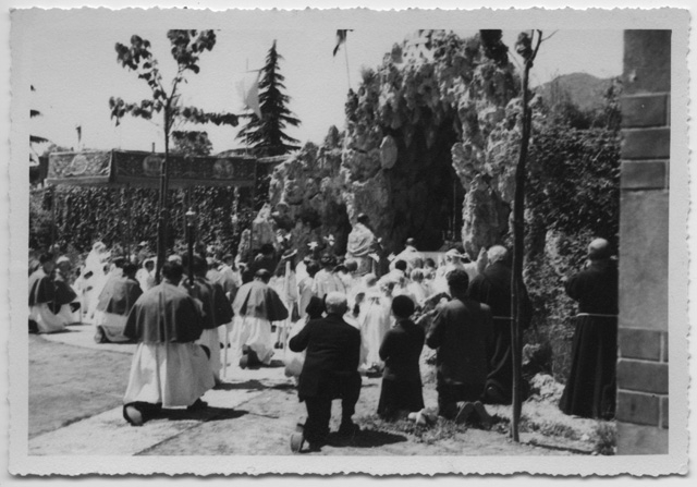 Benedizione della grotta dedicata alla Madonna di Lourdes