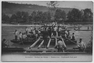 Pontonieri al lavoro