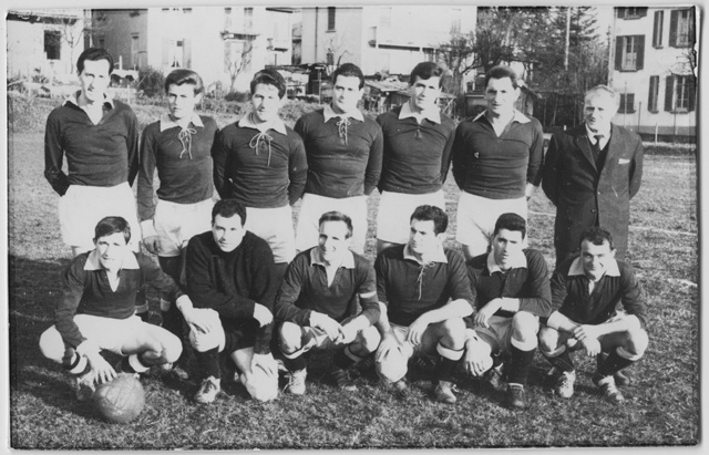 Squadra di IV Lega del Football Club Real Oggio in posa