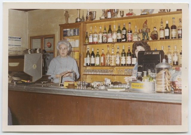 Enrica Riva e Carmen Mini-Riva al lavoro nel ristorante Riva