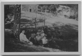 Gruppo di ragazzi sui monti a Gola di Lago