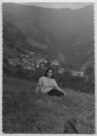 Ritratto di donna con sullo sfondo Cozzo