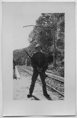 Soldato sui binari nei pressi di Palagnedra