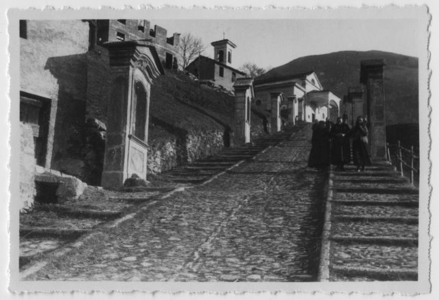 Donne sulla Via Crucis di Bidogno