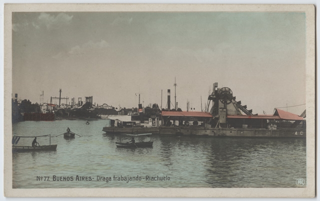 Draga al lavoro sul fiume Riachuelo di Buenos Aires