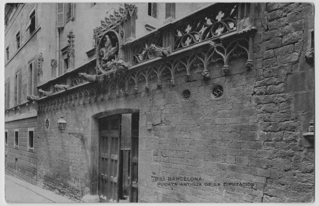 Veduta di Puerta antigua de la Diputación