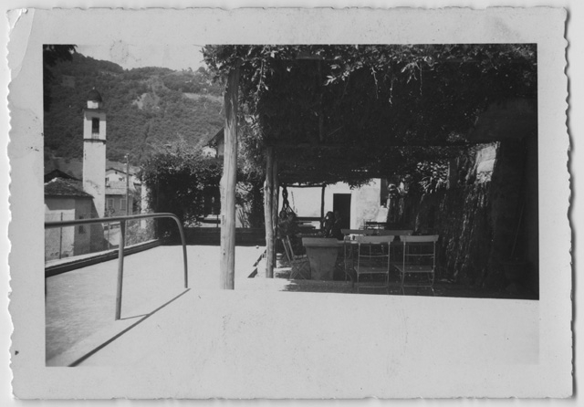 Persone attorno a un tavolo del ristorante della Selva a Campestro