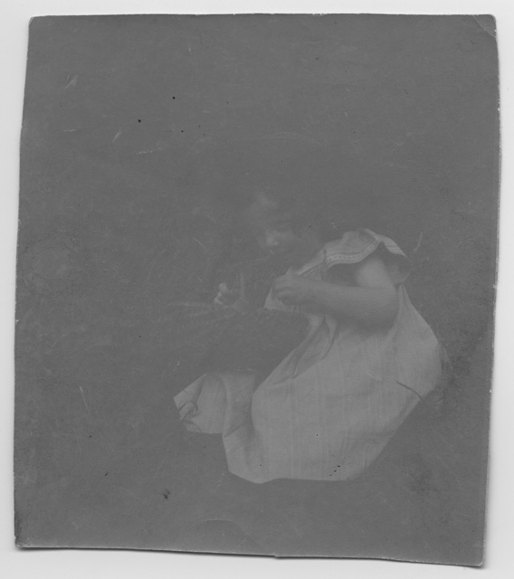 Ritratto di bambina con cesto