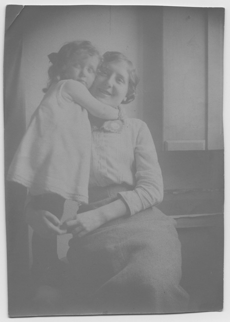 Ritratto di Gina Maria Rossi con bambina