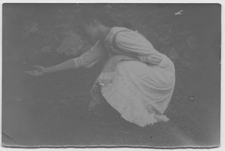 Gina Maria Rossi inginocchiata