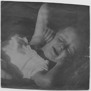 Gina Maria Rossi in posa per il bozzetto fotografico per il dipinto "Primi raggi"