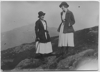 Gina Maria Rossi con un'amica alla Sassèra