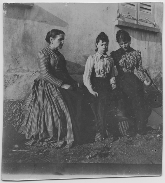 Antonietta Giannini-Rossi e Adele Rossi con un'amica